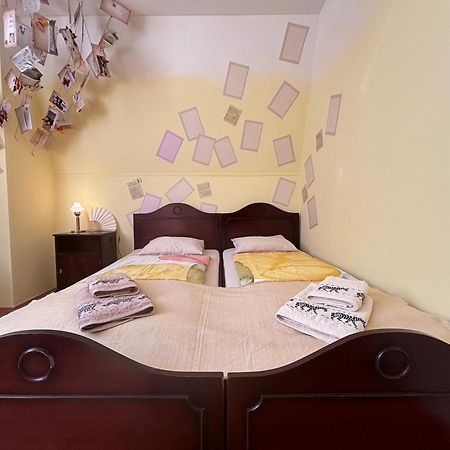 Poet'S Theme Room, Free Parking 卡罗维发利 外观 照片