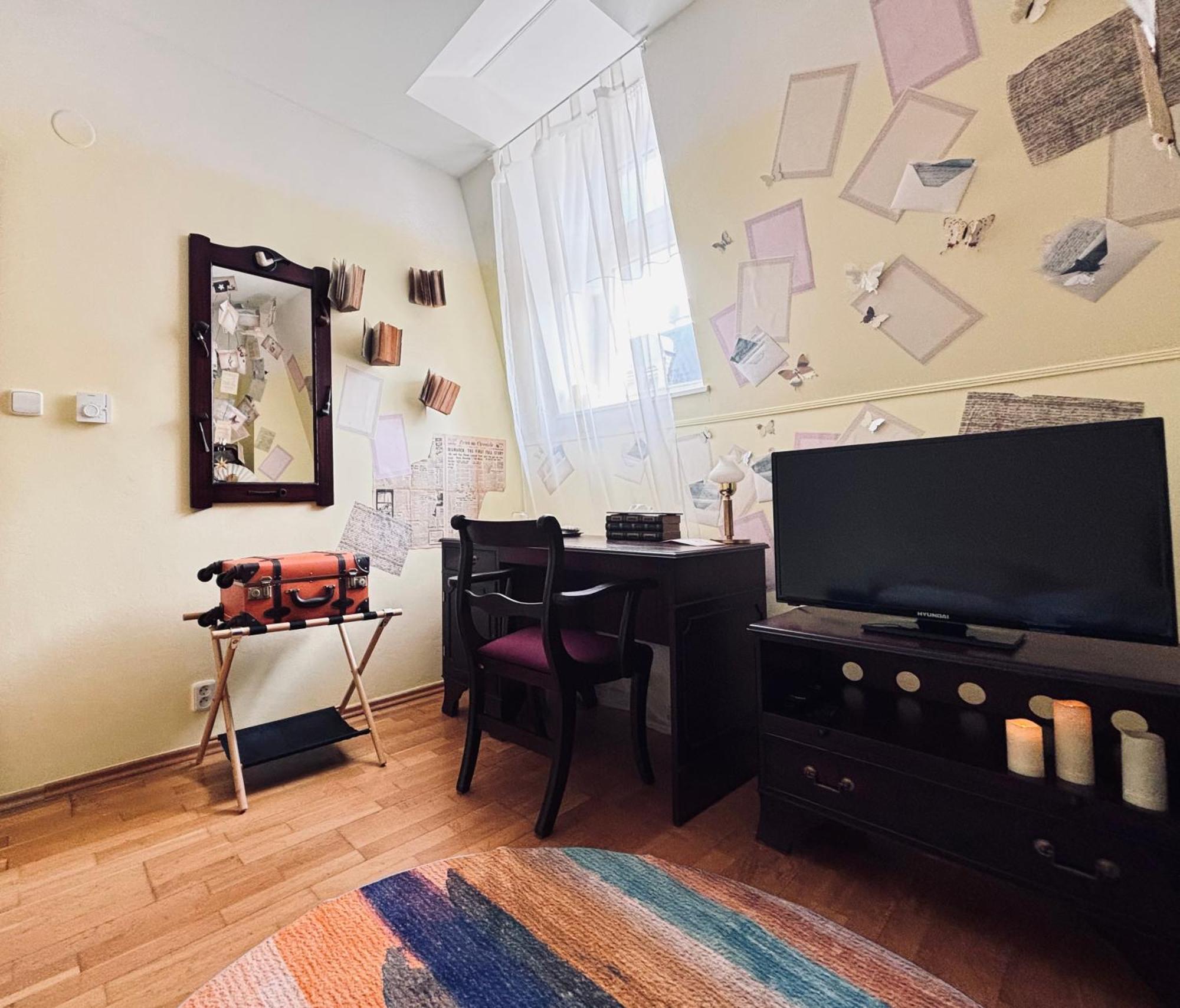 Poet'S Theme Room, Free Parking 卡罗维发利 外观 照片